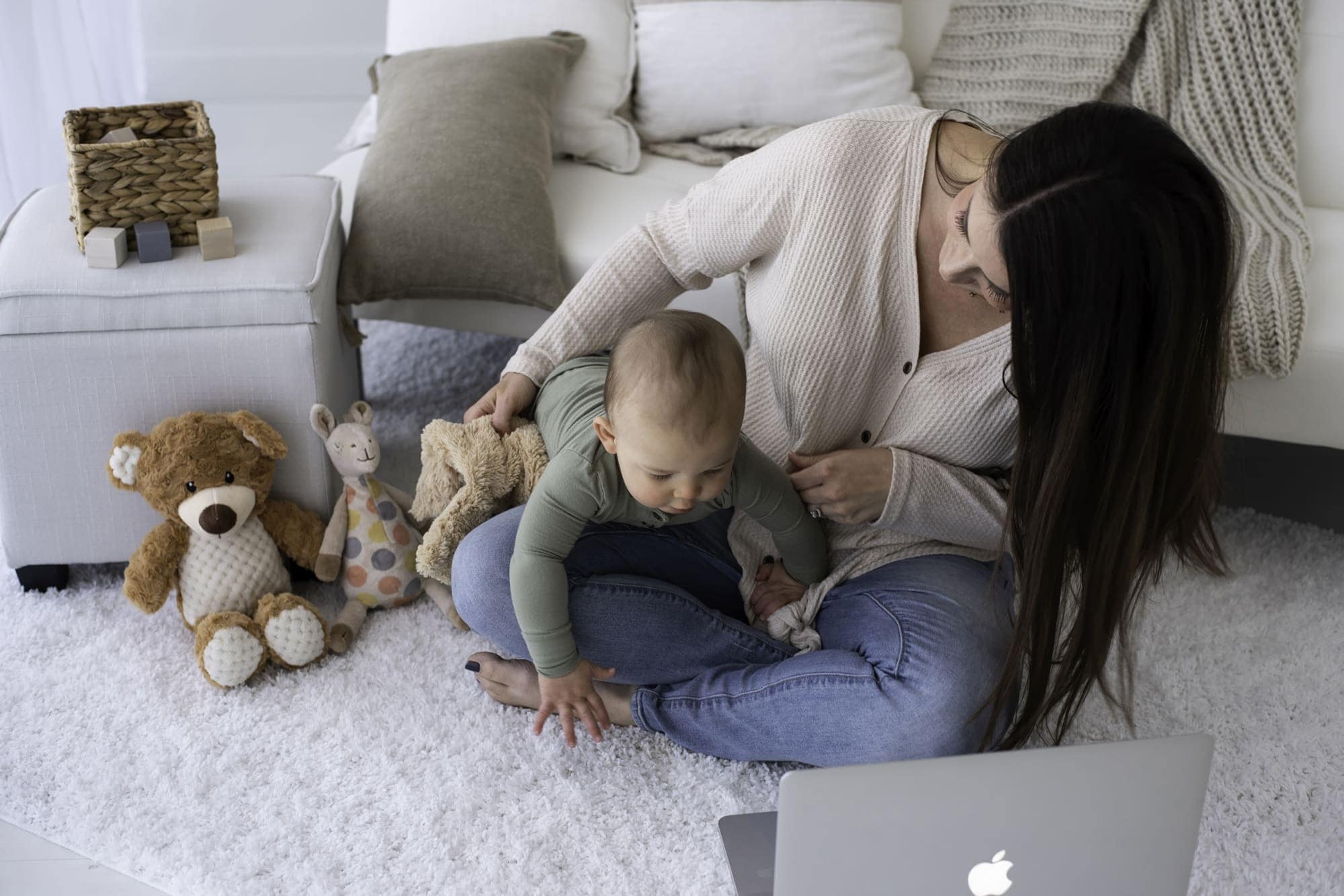 32 Best Stay At Home Jobs For Moms & Dads (Great, Flexible Ideas!). Becoming a mom is one of the best things to ever happen to me, and I love that my job is flexible enough that I get to spend time playing with my daughter and watching her grow up. While I know that this isn't for everyone, parents have a range of options these days. Jobs for stay-at home moms with no degree, Freelance jobs for parents, Online jobs for stay at home moms and dads